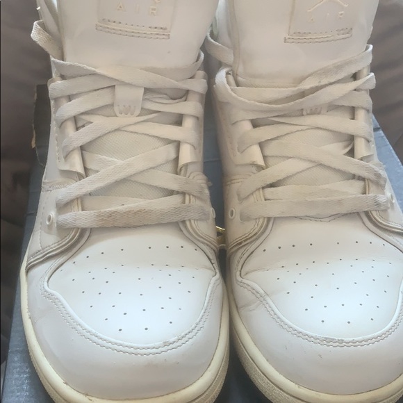 Jordan size 9 all white . - Picture 2 of 3